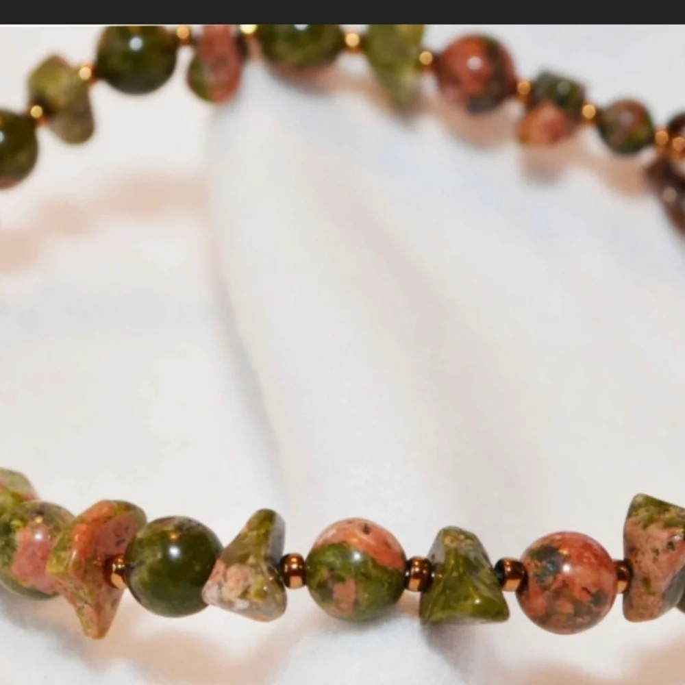 Beautiful Handmade Unikite Beaded Bracelet - Picture 4 of 7